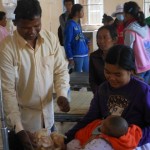 Fr.Rajat distributing gifts for the new born babies in the hospital (640x480)